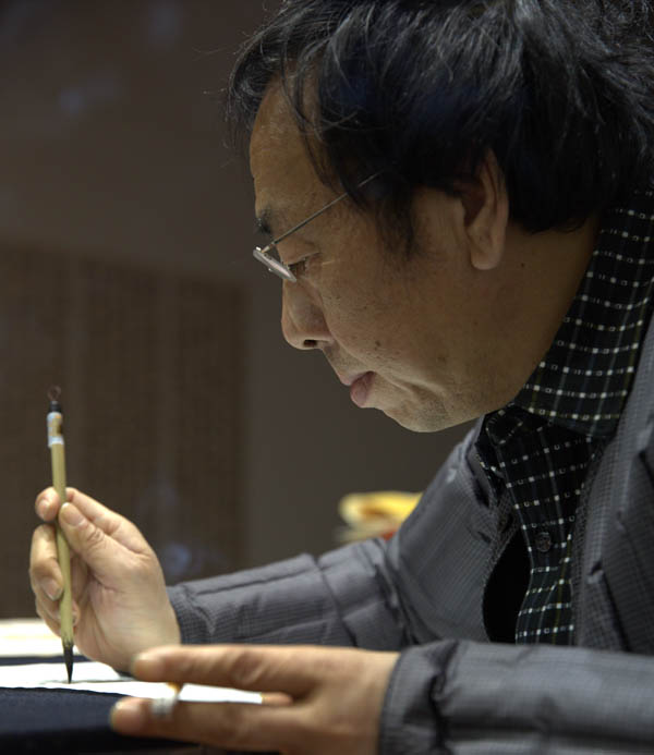 �������